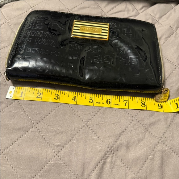 Betsey Johnson Black Pouch with Gold Heart Charm - Picture 8 of 10